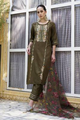 Mehndi embroidered viscose rayon kurta sets 1