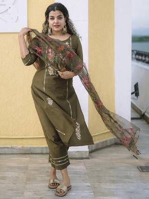 Mehndi embroidered viscose rayon kurta sets 1