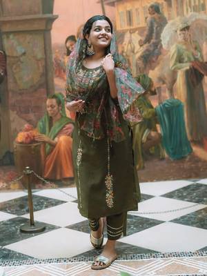 Mehndi embroidered viscose rayon kurta sets 2