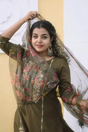 Mehndi embroidered viscose rayon kurta sets