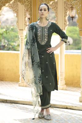 Green embroidered viscose rayon kurta sets 1