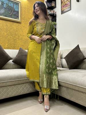 Lemon embroidered viscose rayon kurta sets 3