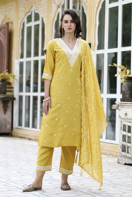 Yellow embroidered silk blend kurta sets 4