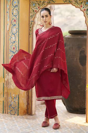 Maroon embroidered viscose rayon kurta sets