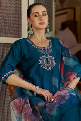 Teal embroidered cotton silk kurta sets 4
