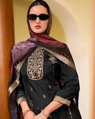 Black embroidered viscose self jacquard kurta sets 4