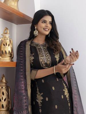 Black embroidered viscose self jacquard kurta sets 4