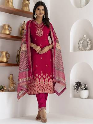 Pink embroidered viscose self jacquard kurta sets 2