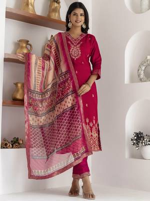 Pink embroidered viscose self jacquard kurta sets 4