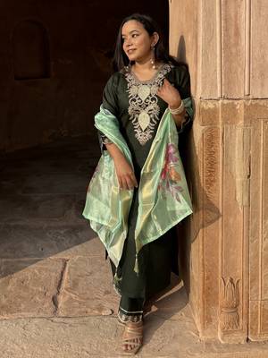 Green embroidered viscose rayon kurta sets 1