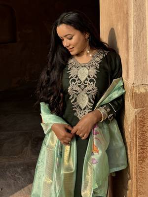Green embroidered viscose rayon kurta sets 2