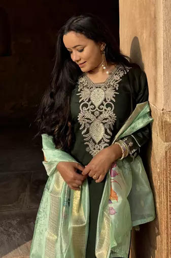 Green embroidered viscose rayon kurta sets