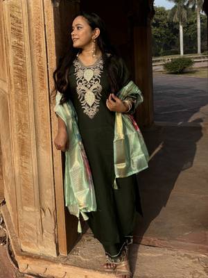 Green embroidered viscose rayon kurta sets 4