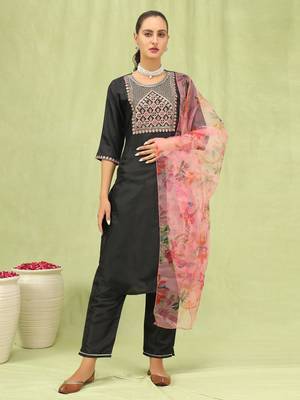 Black embroidered silk blend kurta sets 3