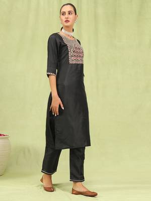 Black embroidered silk blend kurta sets 4