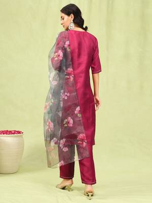 Red embroidered silk blend kurta sets 3