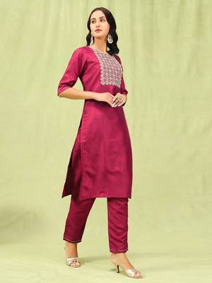 Red embroidered silk blend kurta sets 4