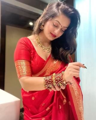 Red Color Soft Silk Blend Traditional Saree 3