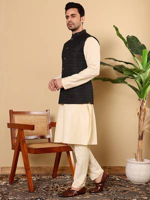 Black cotton embroidered kurta pajama 3