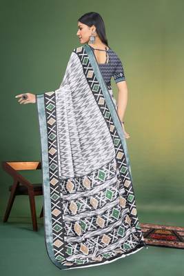 White Digital Printed Saree With Blouse Piece  5