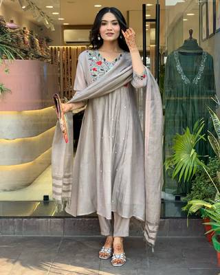  grey embroidered chinon pant style kurti suit with duppatta 3