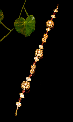 Elegant kundan floral matha patti with bead accents 2