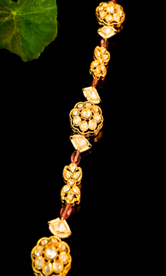 Elegant kundan floral matha patti with bead accents 3