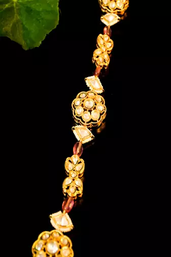 Elegant kundan floral matha patti with bead accents
