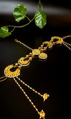 Crescent kundan matha patti with chand motifs 3