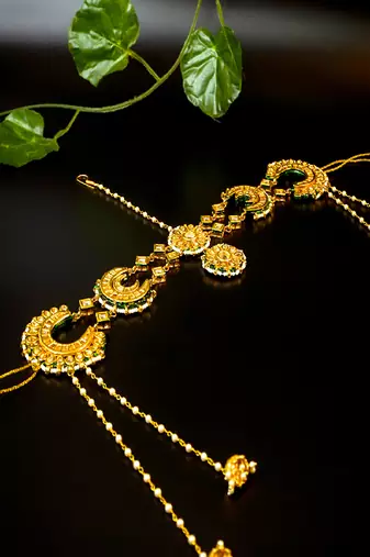 Crescent kundan matha patti with chand motifs