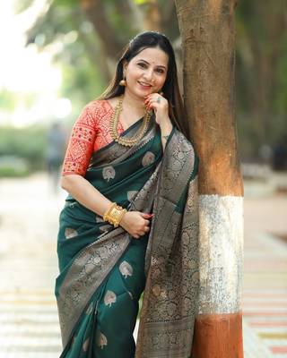 Green silk blend saree with blouse 2