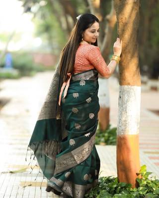 Green silk blend saree with blouse 3