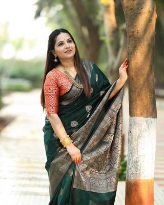 Green silk blend saree with blouse 5
