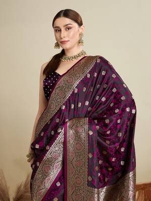Pink woven satin saree with blouse piece 2