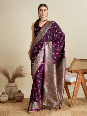 Pink woven satin saree with blouse piece 3