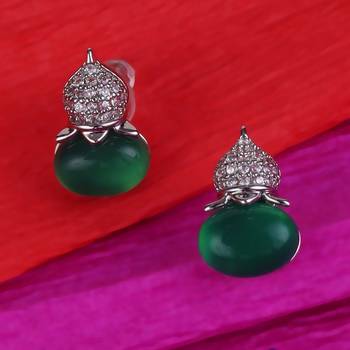 Stylish oval shape silver plated stud earring for women 1