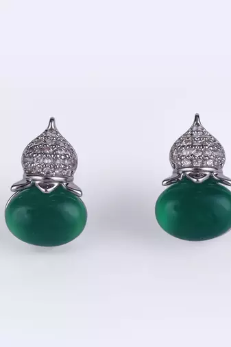 Stylish oval shape silver plated stud earring for women