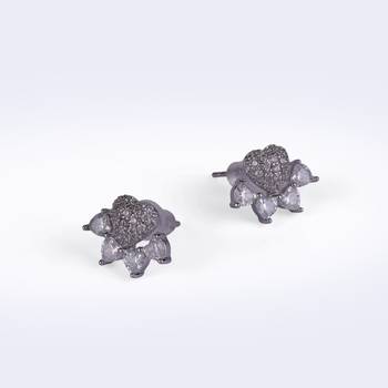 Modish heart shape silver plated stud earring for women 4