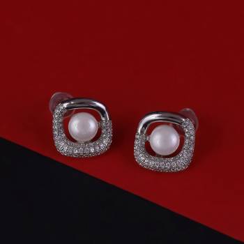 Lovely round shape pearl silver plated stud earring for women 1