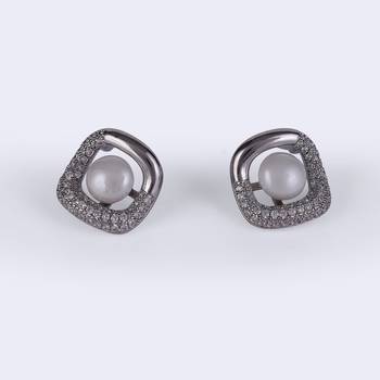 Lovely round shape pearl silver plated stud earring for women 2