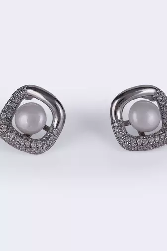 Lovely round shape pearl silver plated stud earring for women