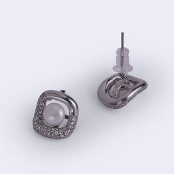 Lovely round shape pearl silver plated stud earring for women 3