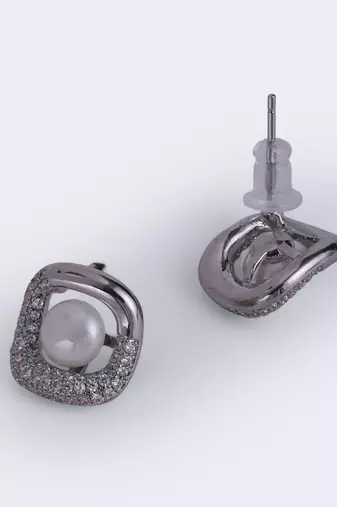 Lovely round shape pearl silver plated stud earring for women