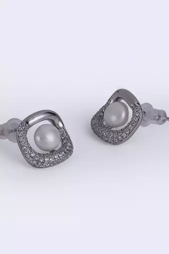 Lovely round shape pearl silver plated stud earring for women