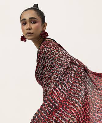 Red silk abstract printed saree 4