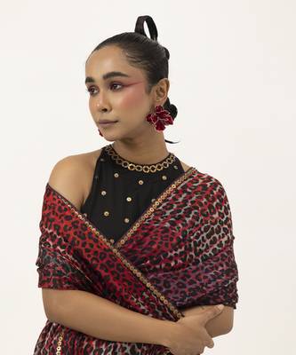 Red silk abstract printed saree 5