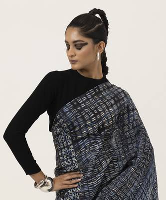 Blue abstract printed silk saree 4