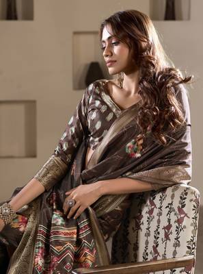 brown dola silk blend saree with unstitched blouse 4