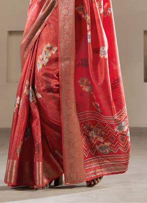 red dola silk blend saree with unstitched blouse 3