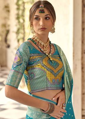 blue soft silk blend saree with unstitched blouse 3